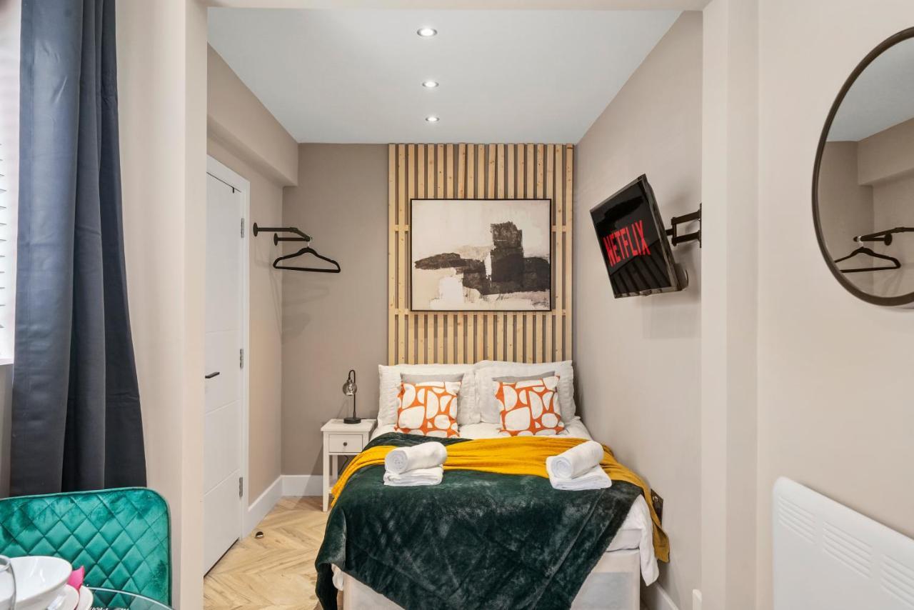 Cosy Heathrow Studios - Parking - Garden Londra Esterno foto