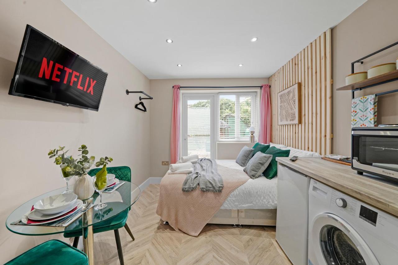 Cosy Heathrow Studios - Parking - Garden Londra Esterno foto