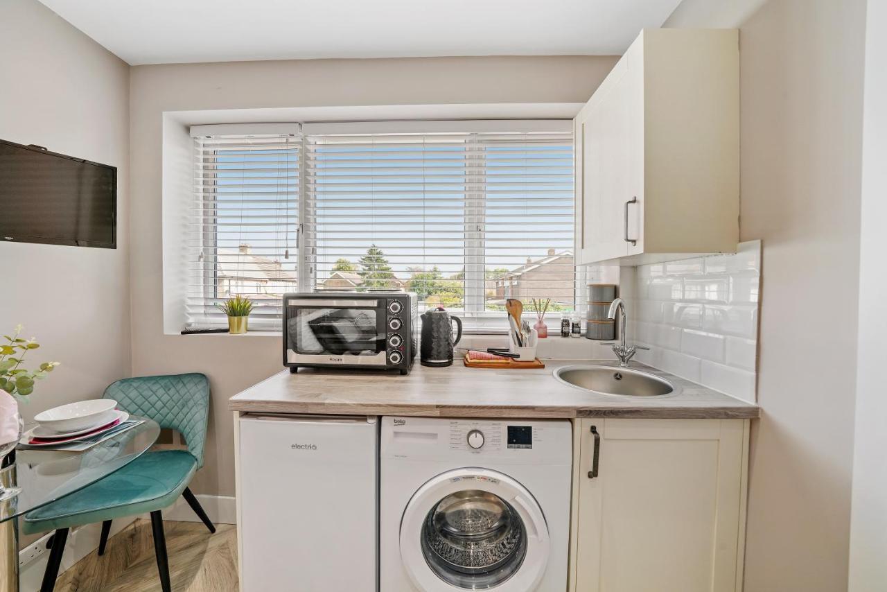 Cosy Heathrow Studios - Parking - Garden Londra Esterno foto