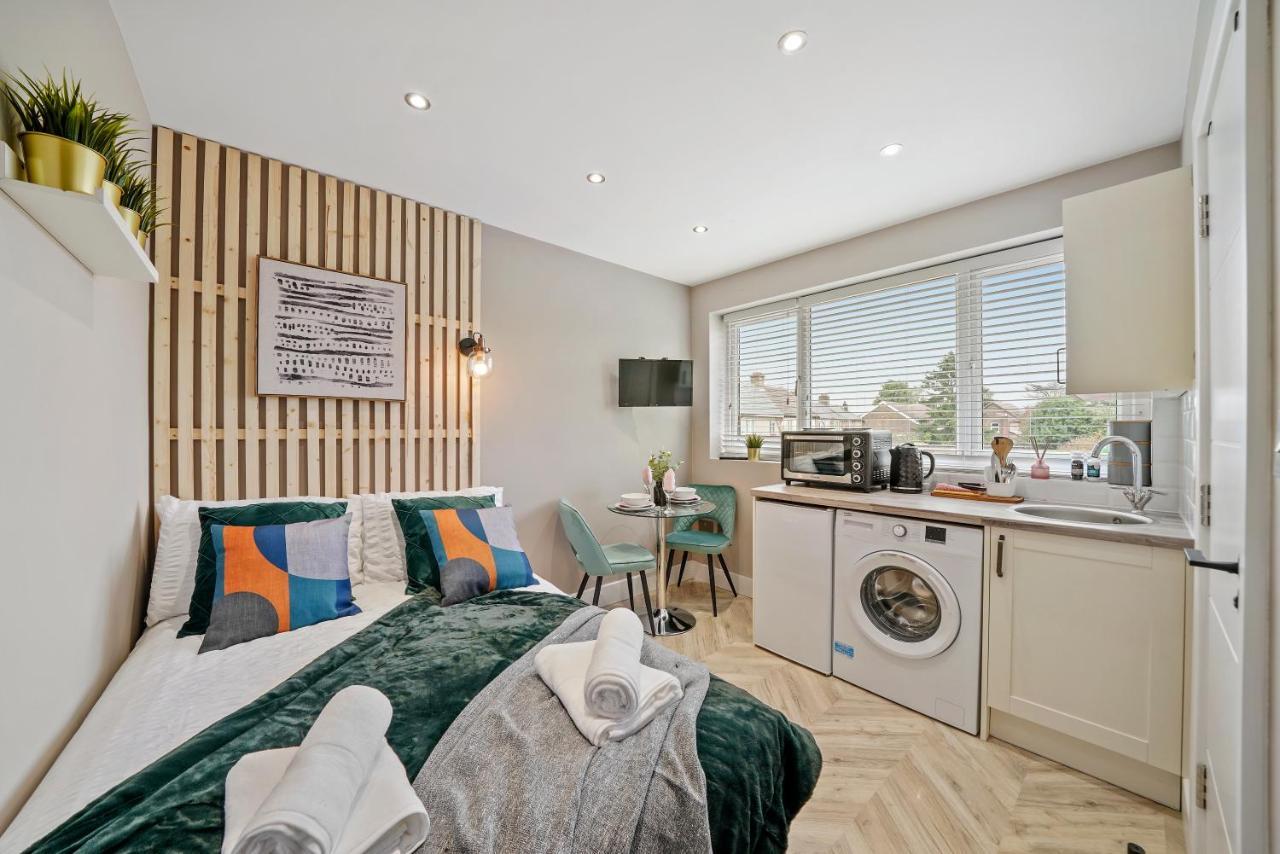 Cosy Heathrow Studios - Parking - Garden Londra Esterno foto