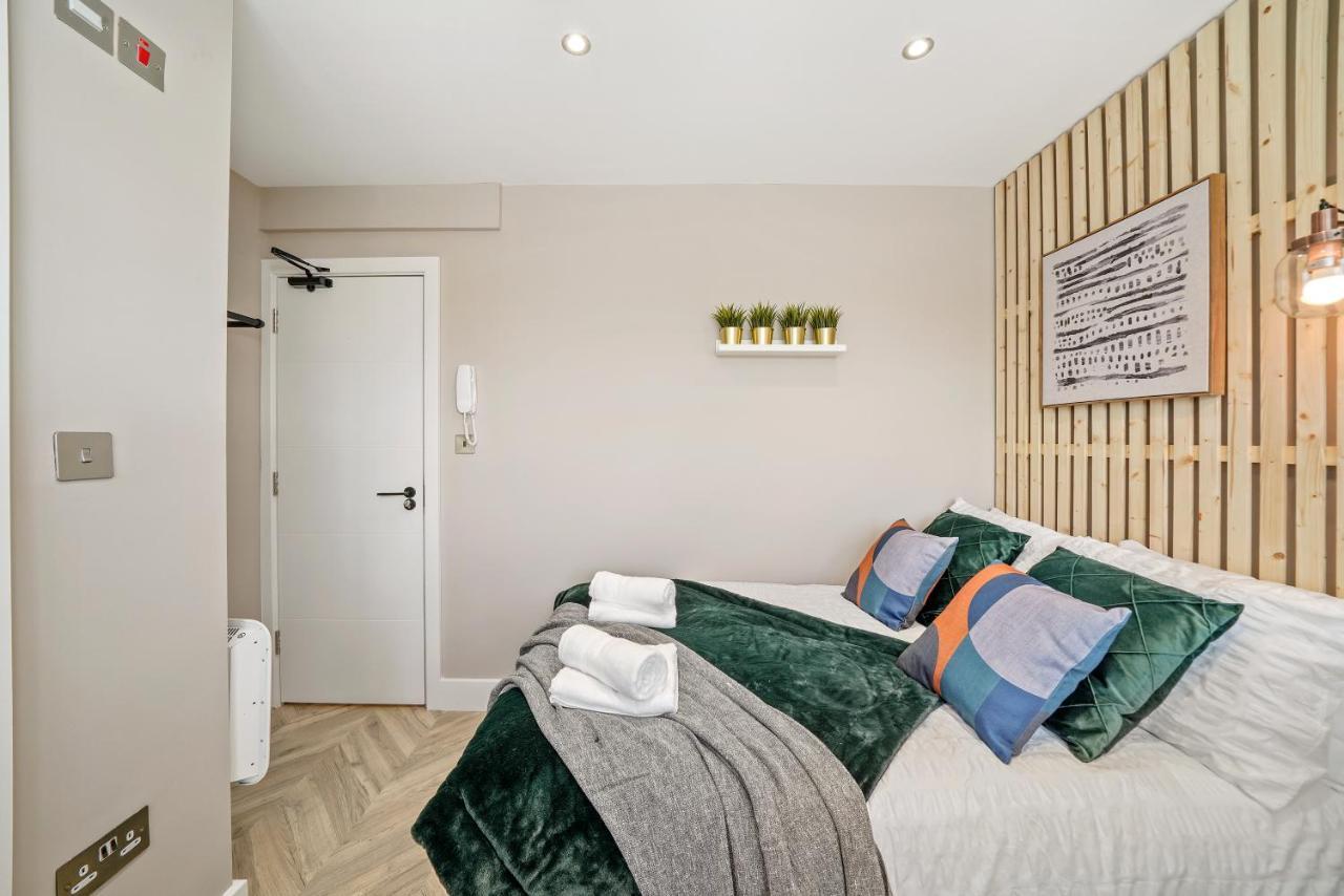 Cosy Heathrow Studios - Parking - Garden Londra Esterno foto