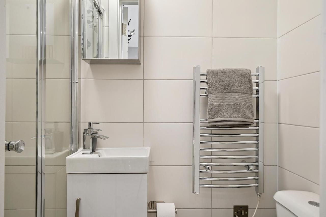Cosy Heathrow Studios - Parking - Garden Londra Esterno foto