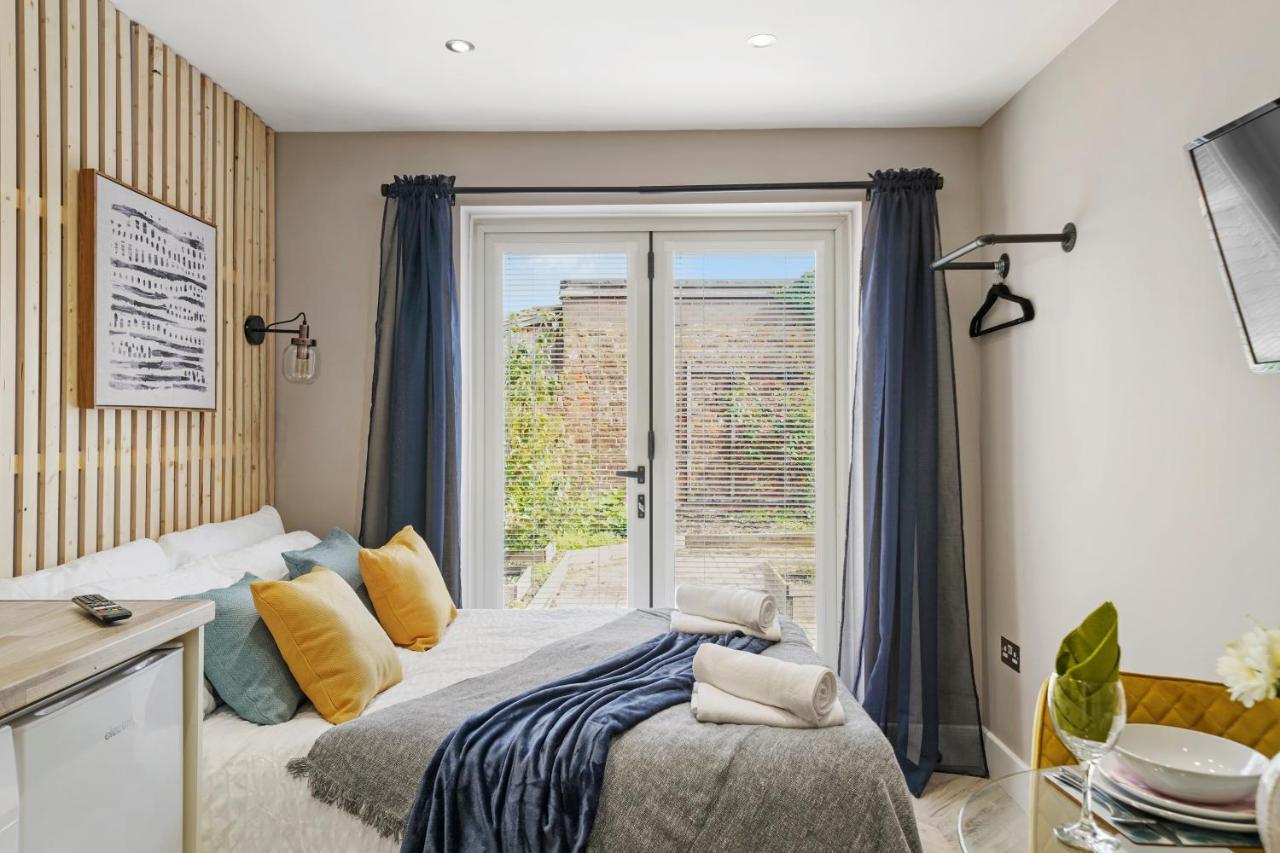 Cosy Heathrow Studios - Parking - Garden Londra Esterno foto