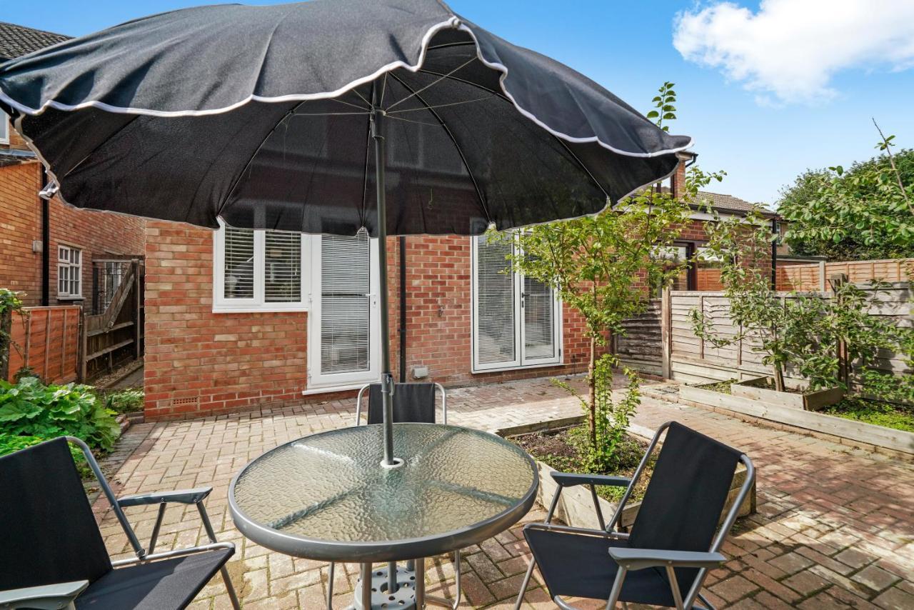 Cosy Heathrow Studios - Parking - Garden Londra Esterno foto
