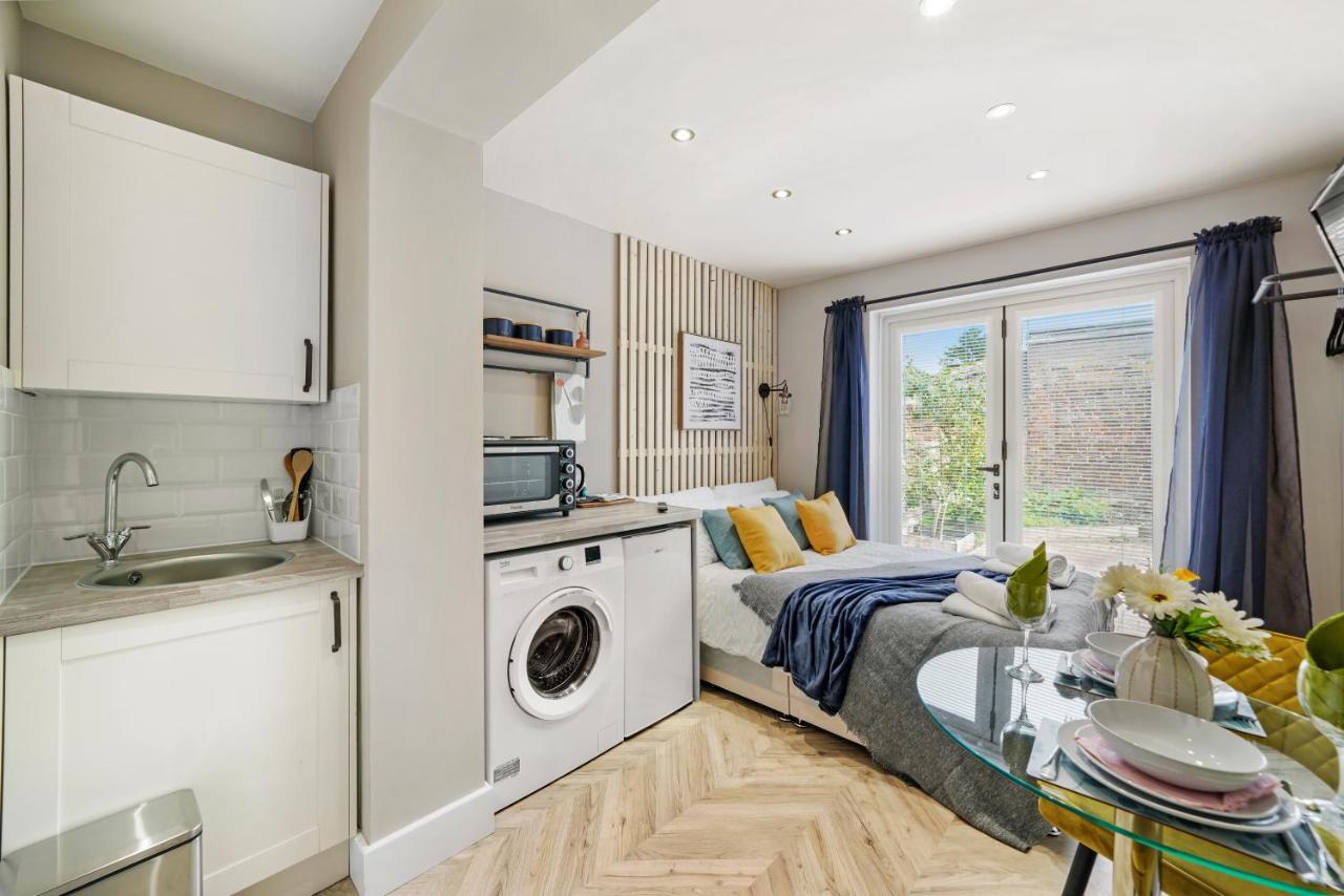 Cosy Heathrow Studios - Parking - Garden Londra Esterno foto