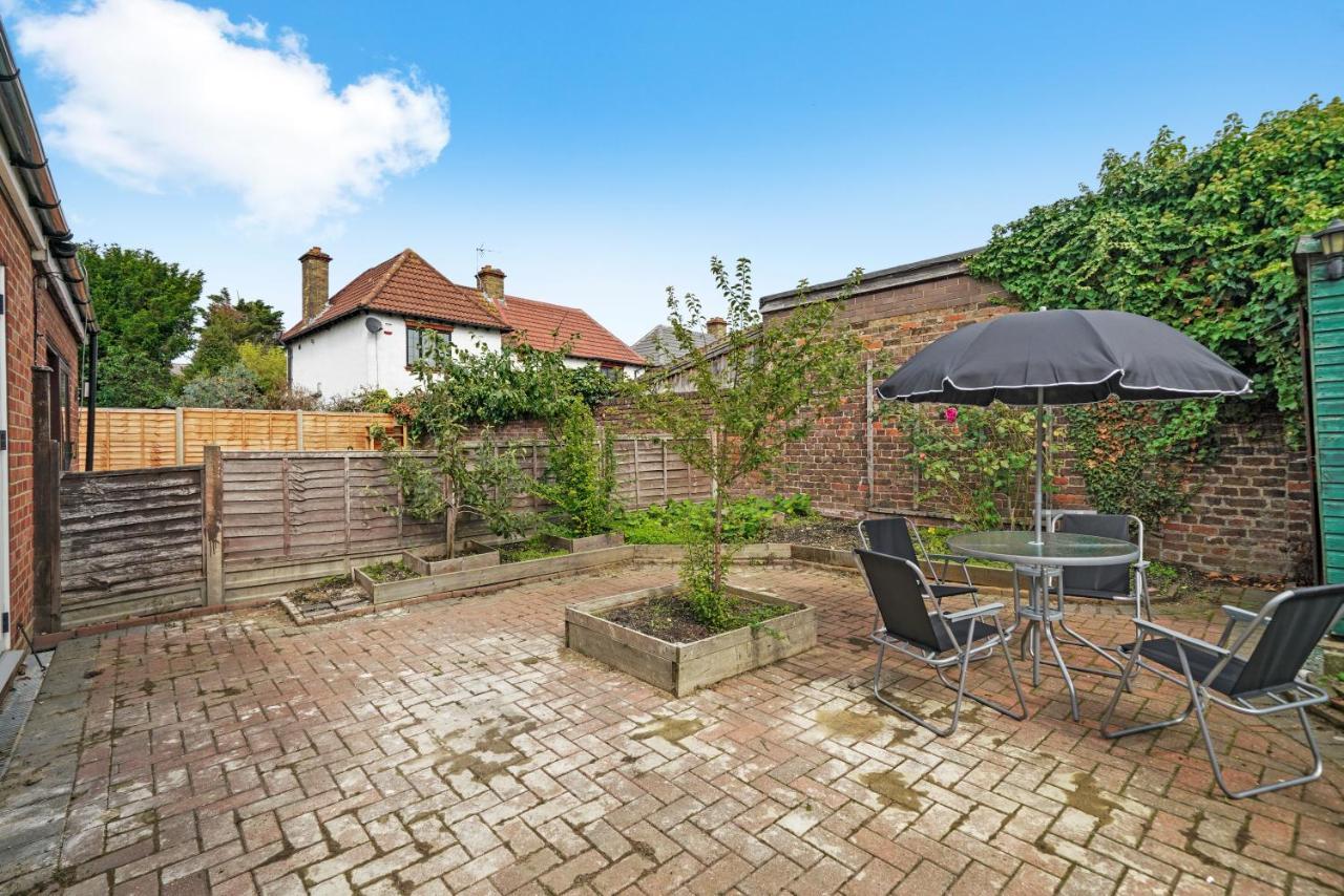 Cosy Heathrow Studios - Parking - Garden Londra Esterno foto