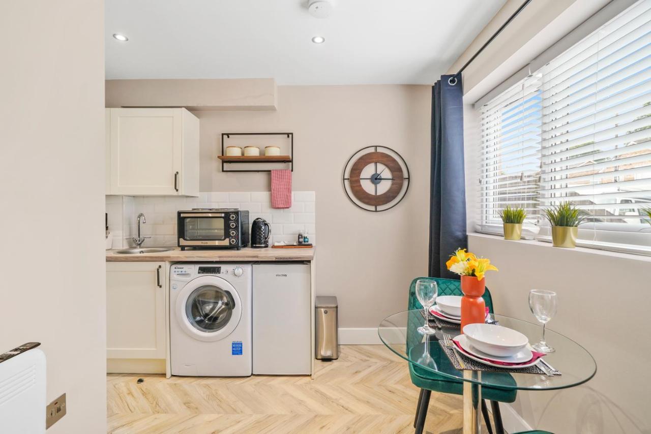 Cosy Heathrow Studios - Parking - Garden Londra Esterno foto