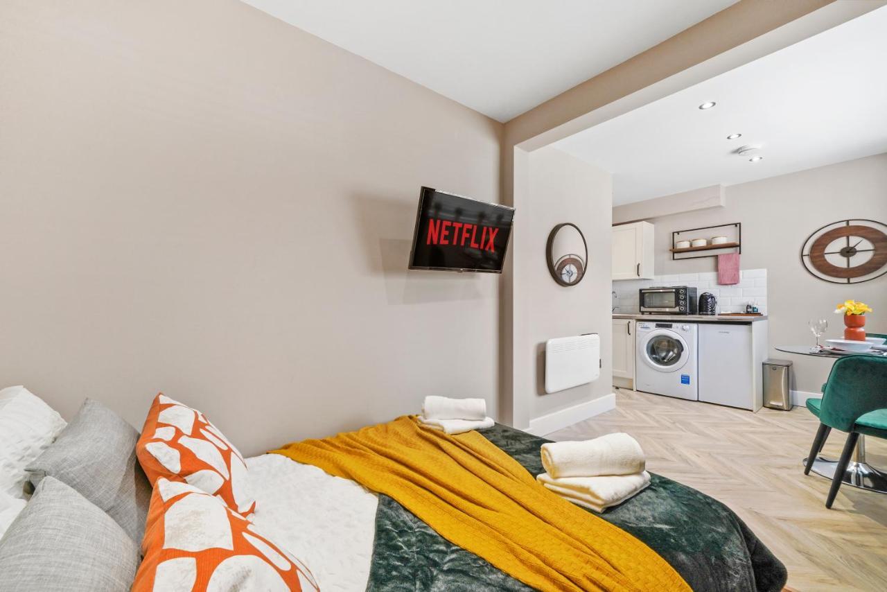 Cosy Heathrow Studios - Parking - Garden Londra Esterno foto
