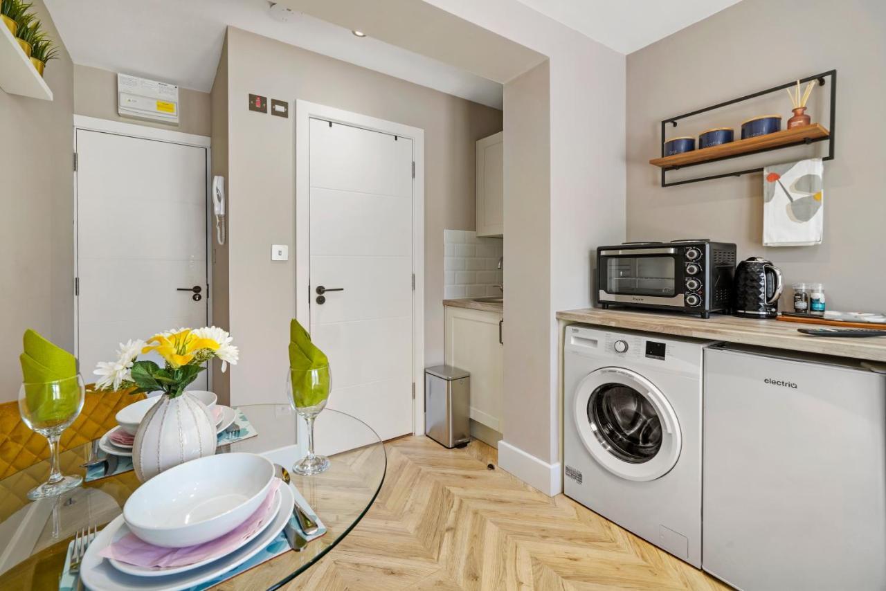 Cosy Heathrow Studios - Parking - Garden Londra Esterno foto