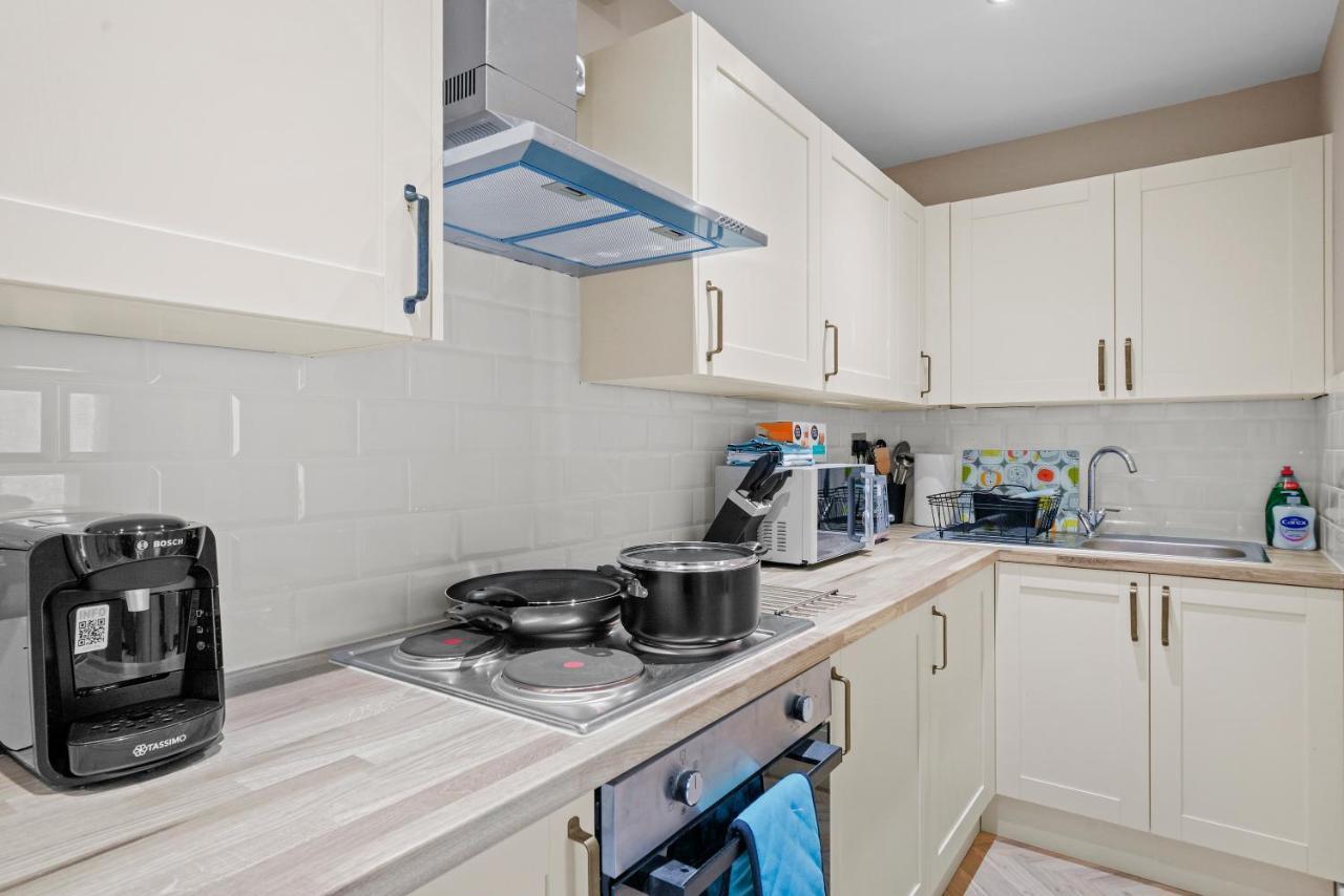 Cosy Heathrow Studios - Parking - Garden Londra Esterno foto