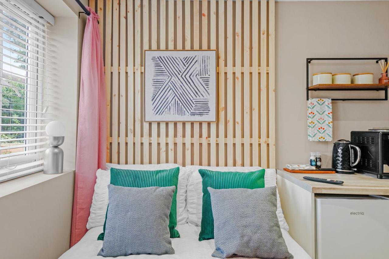 Cosy Heathrow Studios - Parking - Garden Londra Esterno foto