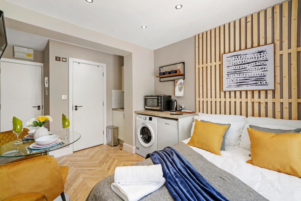 Cosy Heathrow Studios - Parking - Garden Londra Esterno foto