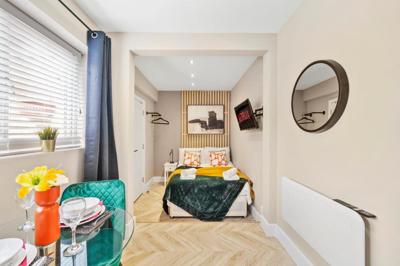 Cosy Heathrow Studios - Parking - Garden Londra Esterno foto