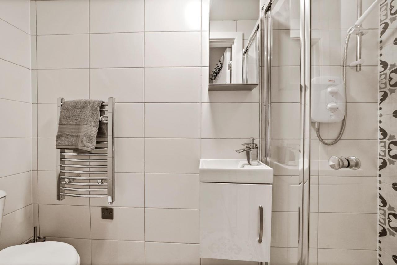 Cosy Heathrow Studios - Parking - Garden Londra Esterno foto