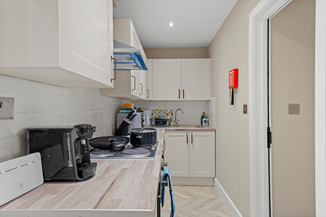 Cosy Heathrow Studios - Parking - Garden Londra Esterno foto