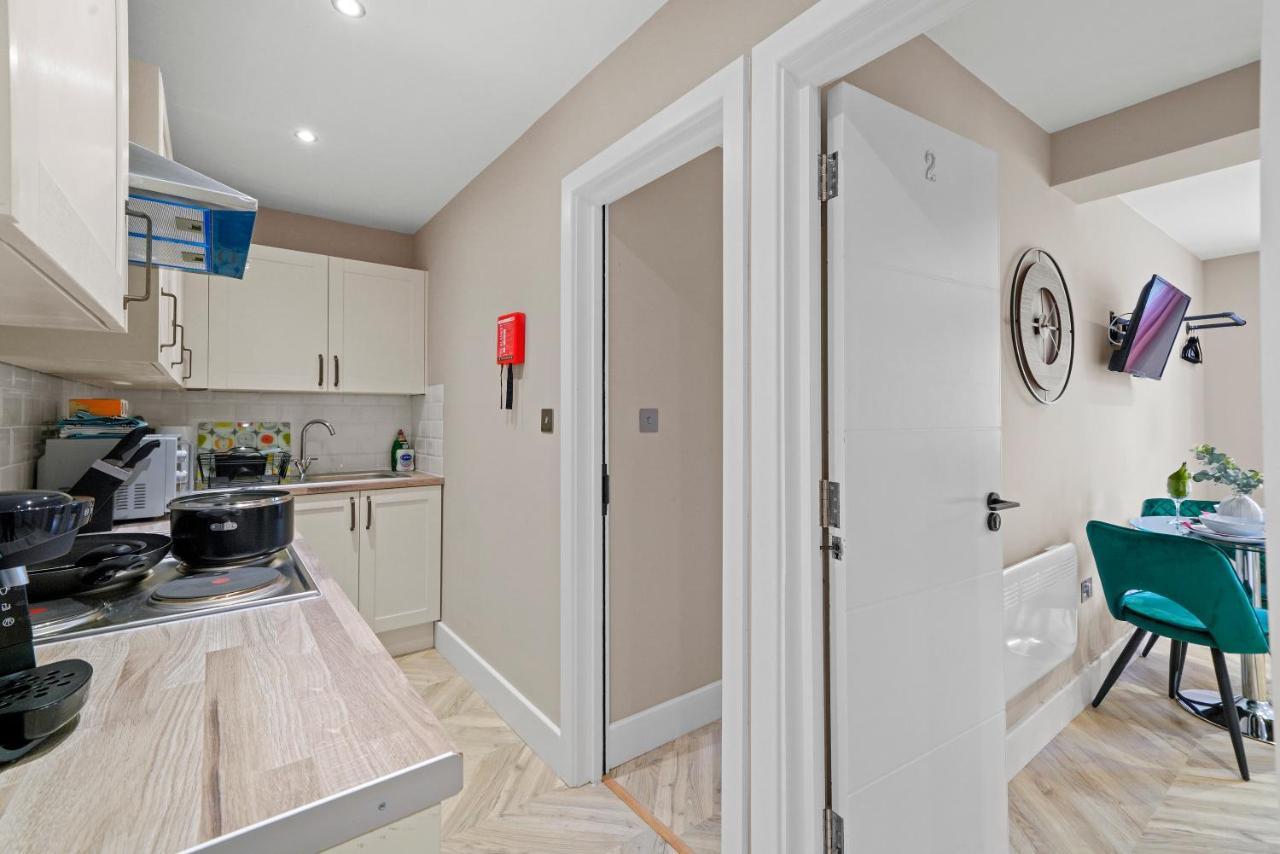 Cosy Heathrow Studios - Parking - Garden Londra Esterno foto