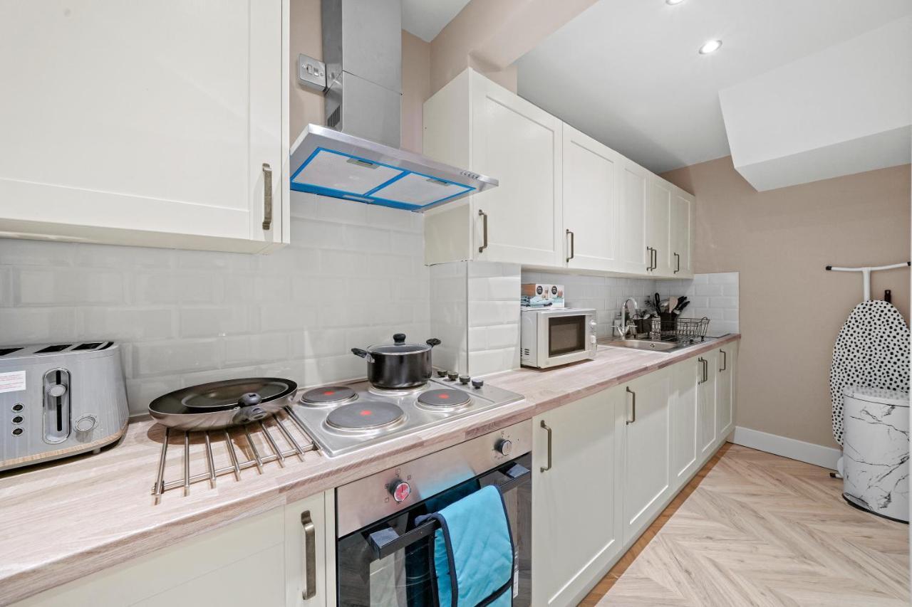 Cosy Heathrow Studios - Parking - Garden Londra Esterno foto