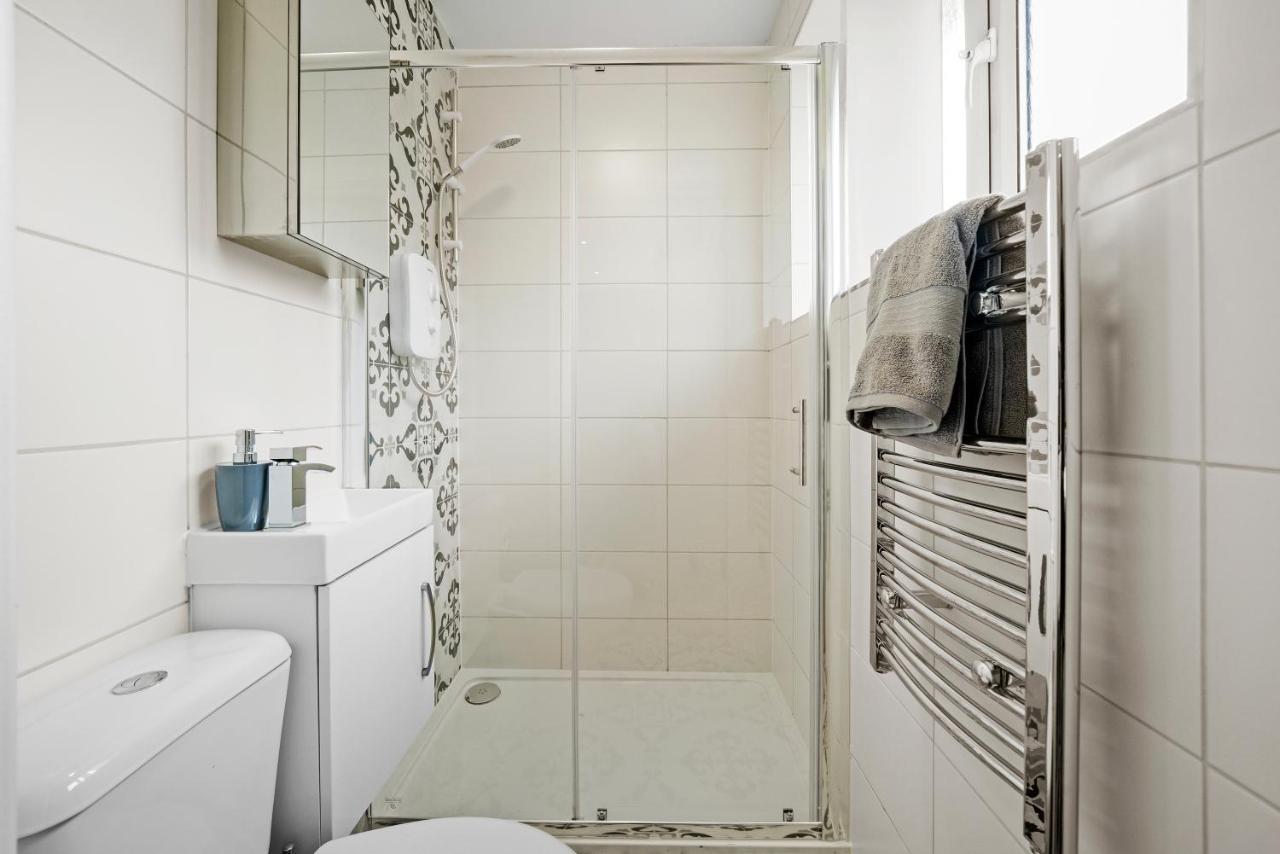 Cosy Heathrow Studios - Parking - Garden Londra Esterno foto