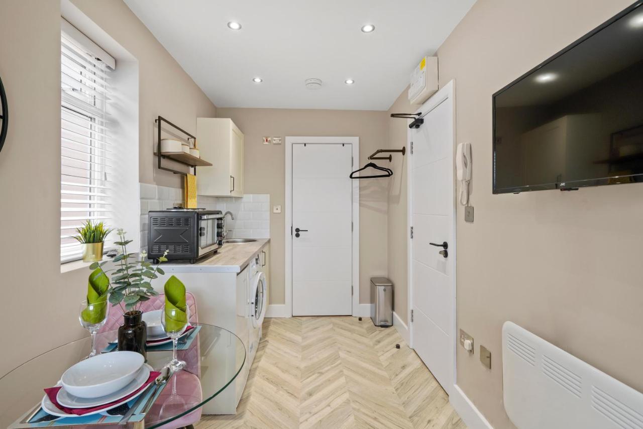 Cosy Heathrow Studios - Parking - Garden Londra Esterno foto