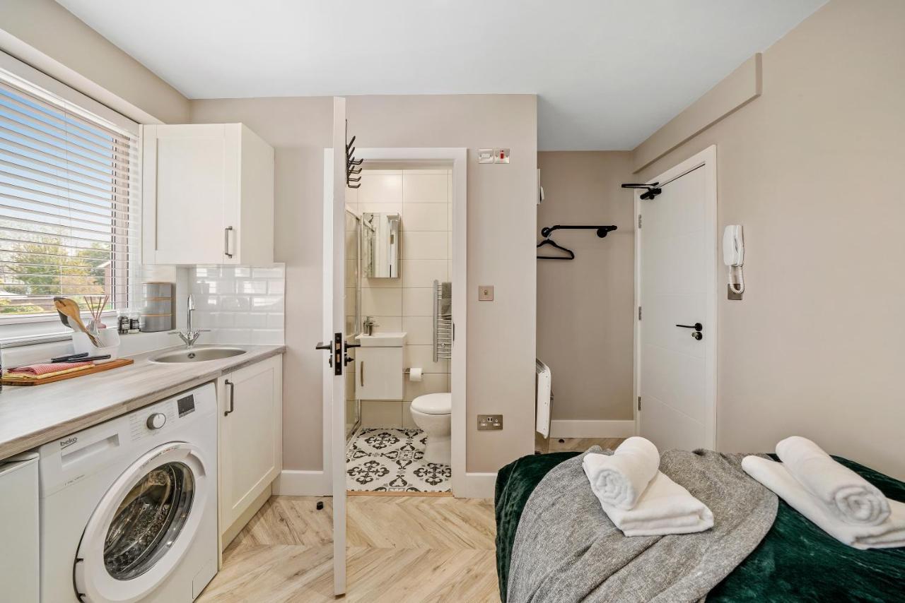 Cosy Heathrow Studios - Parking - Garden Londra Esterno foto