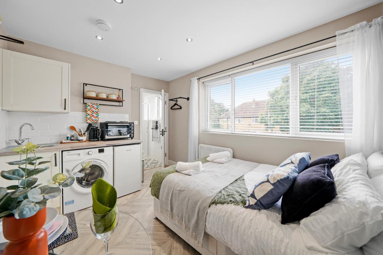Cosy Heathrow Studios - Parking - Garden Londra Esterno foto