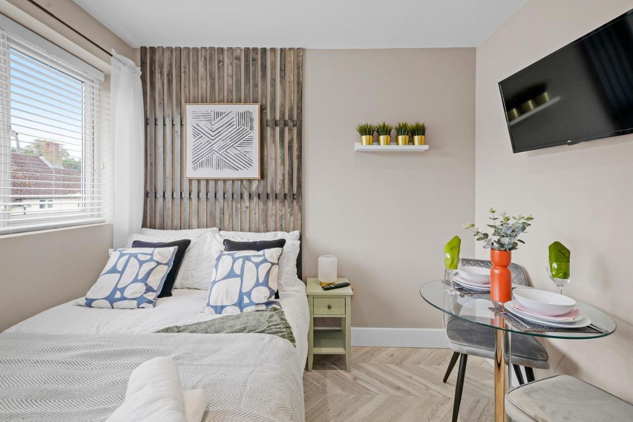 Cosy Heathrow Studios - Parking - Garden Londra Esterno foto